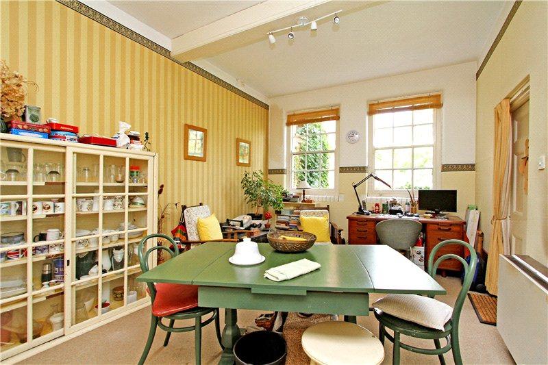 6 bedroom house for sale in Gainsborough Road, Gate Burton