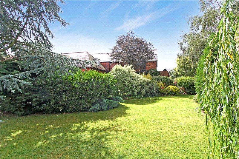 6 bedroom house for sale in Gainsborough Road, Gate Burton