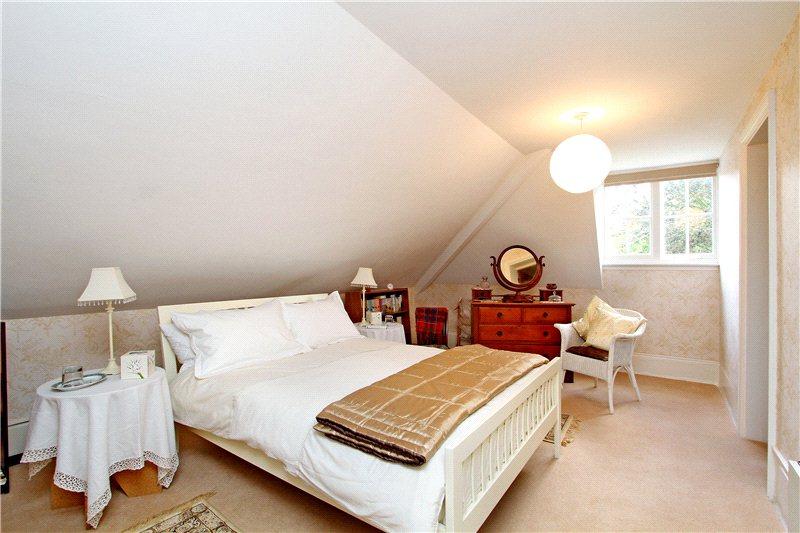 6 bedroom house for sale in Gainsborough Road, Gate Burton