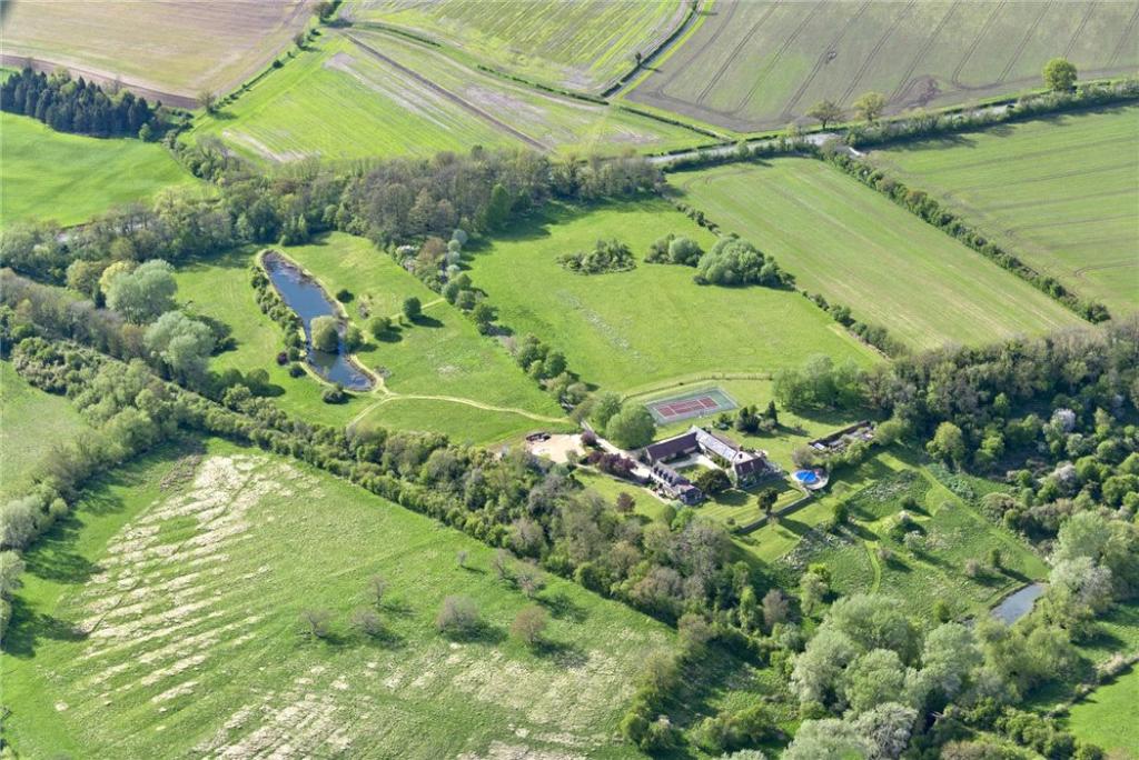 6 bedroom detached house for sale in Fosse Way, Combrook, Warwick, CV35, CV35