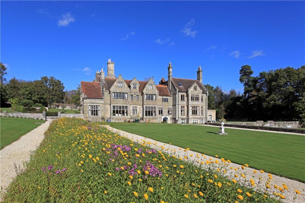 3 bedroom flat for sale in Temple Grove House, Herons Ghyll, Uckfield