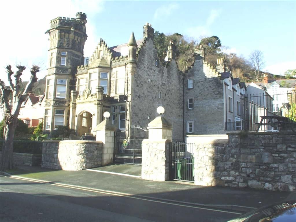 2 bedroom apartment for sale in Bodlondeb Castle, Llandudno, LL30, LL30