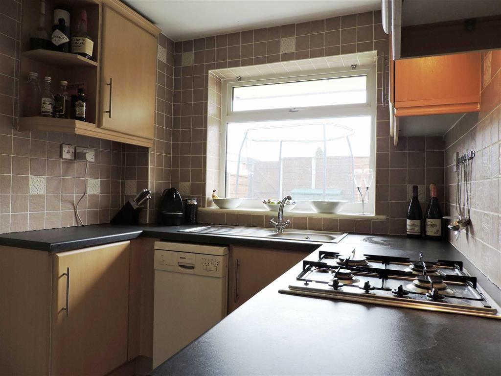 3 bedroom semidetached house to rent in Shearwater Road, Offerton