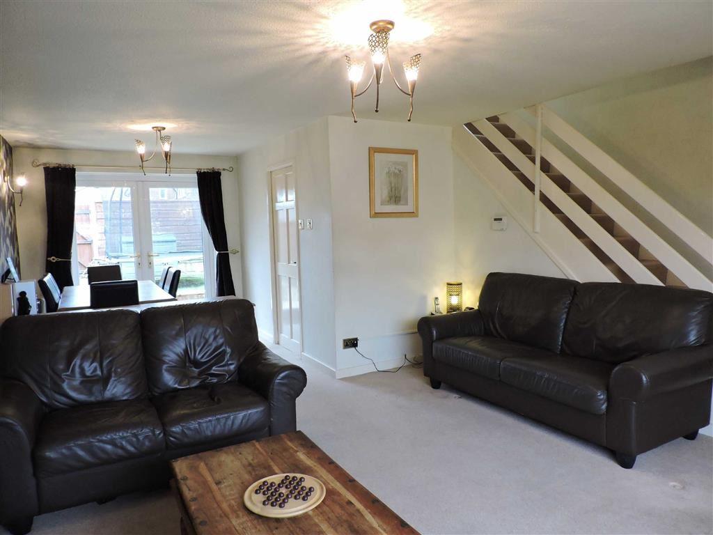 3 bedroom semidetached house to rent in Shearwater Road, Offerton