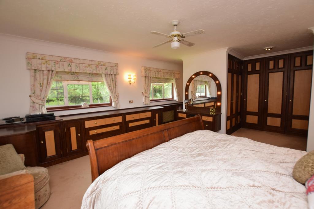 5 bedroom detached house for sale in THE HILLSIDE CHELSFIELD PARK