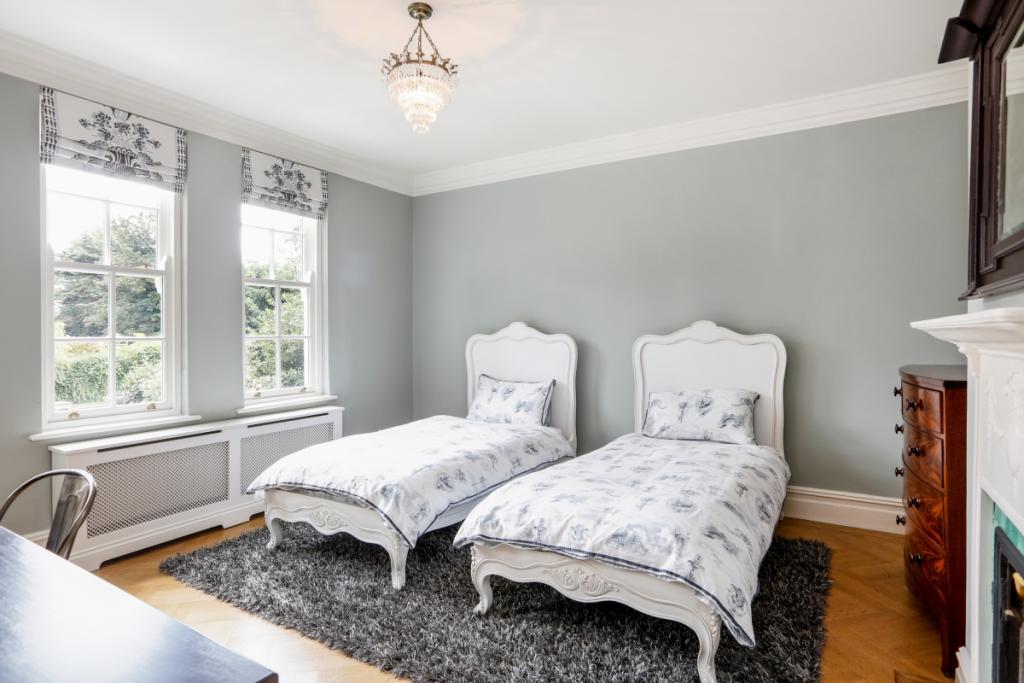 5 bedroom detached house to rent in Kingston Hill Kingston upon Thames