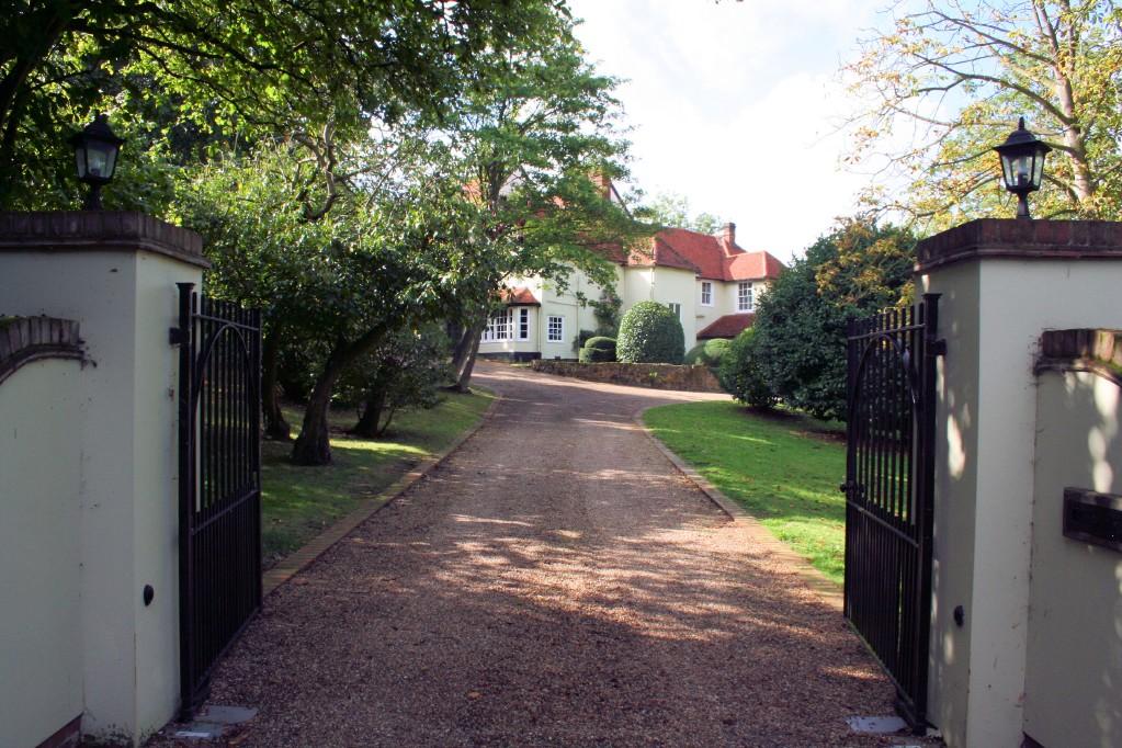 5 bedroom detached house for sale in Station Road,Wickham CM8