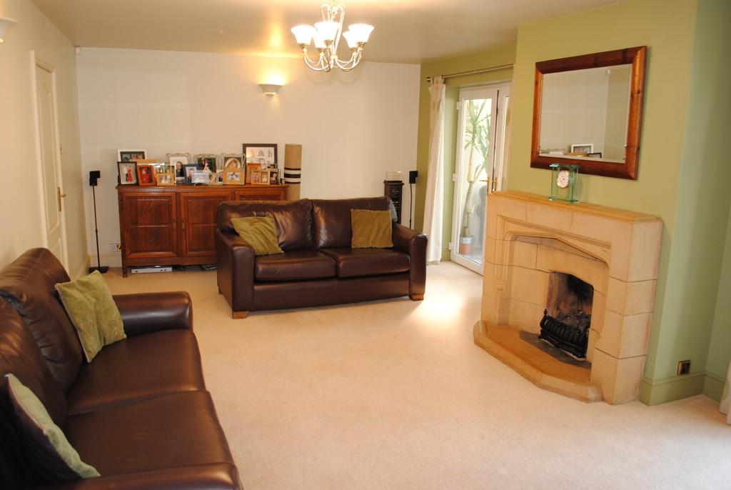 5 bedroom detached house for sale in Housley Park, Chapeltown, S35