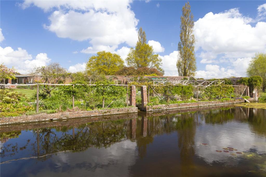 8 bedroom house for sale in Warehorne, Ashford, Kent, TN26