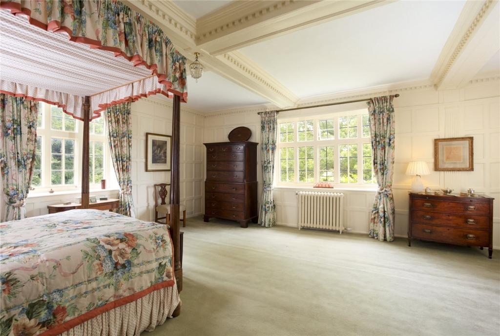 7 bedroom detached house for sale in Tunstall, Tunstall, Sittingbourne