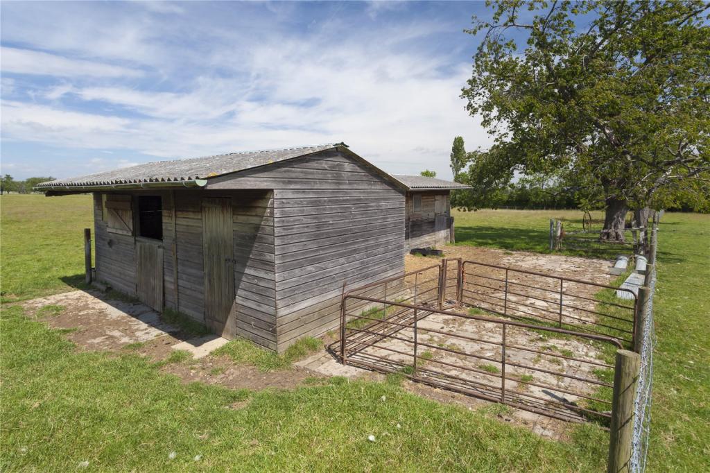 7 bedroom detached house for sale in Tunstall, Tunstall, Sittingbourne