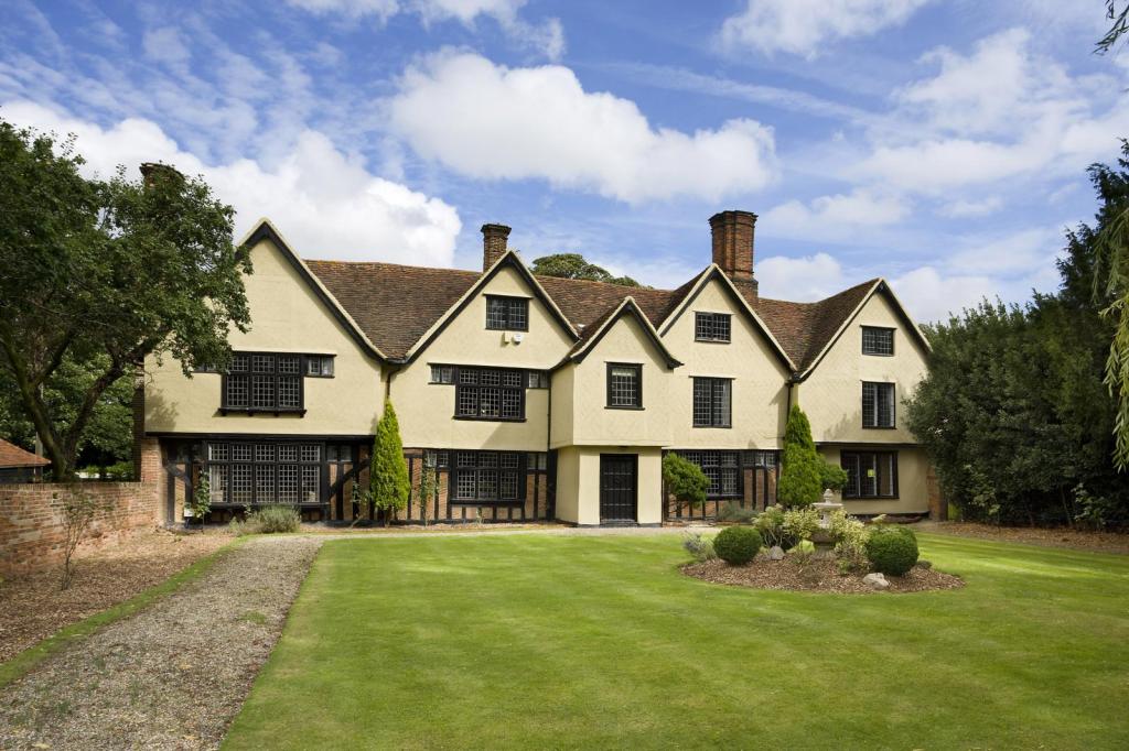 5 bedroom detached house for sale in Hyde Hall Lane, Great Waltham