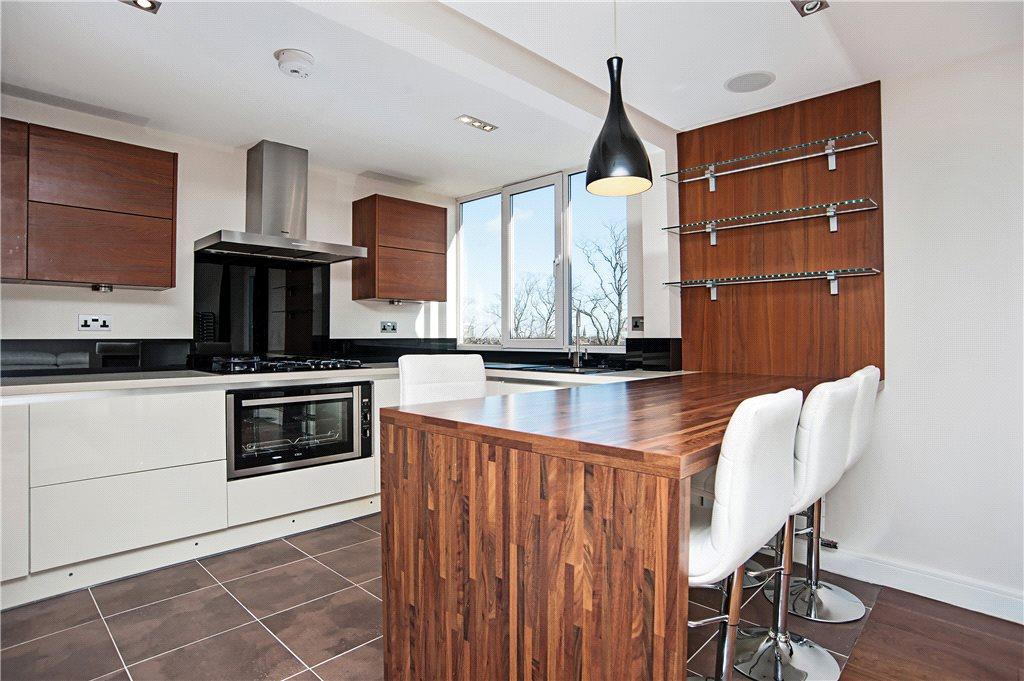 3 bedroom flat for sale in Beech Grove, Harrogate, North Yorkshire, HG2
