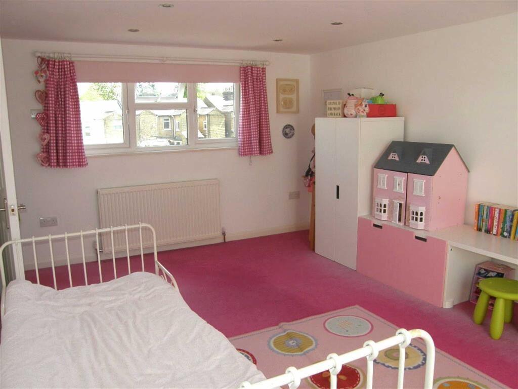 3 bedroom terraced house for sale in Bushey Village, WD23