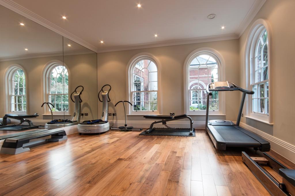 Applegate Homes,Pool & Sport