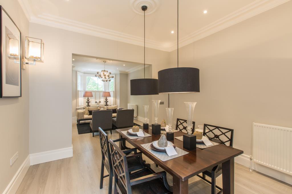 5 bedroom terraced house to rent in Clapham Common West Side, Battersea