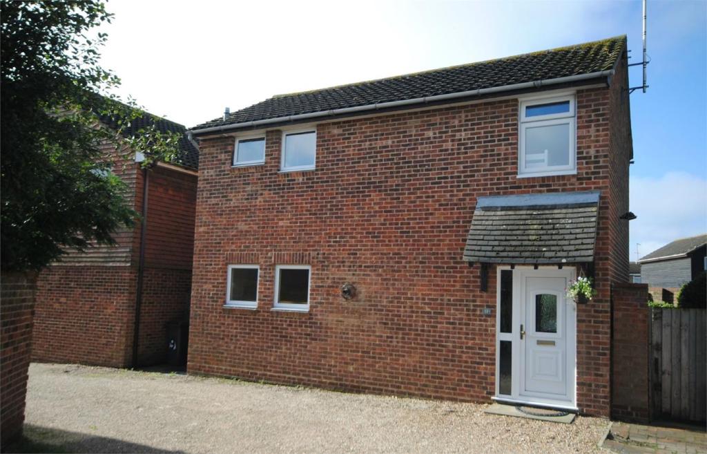 3 bedroom detached house for sale in Clarence Close, Chelmer Village