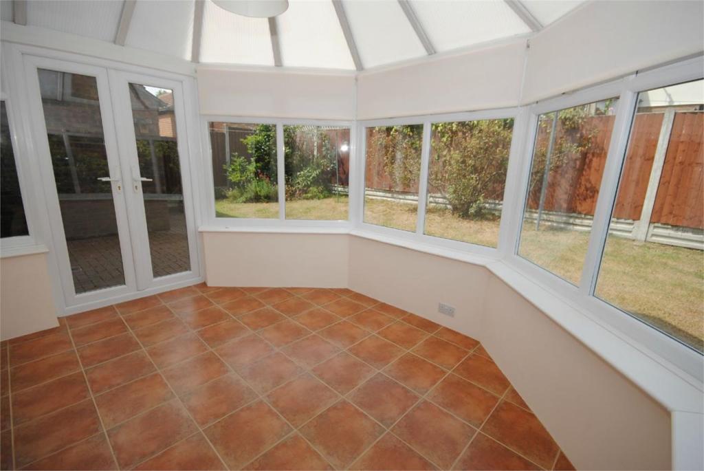 3 bedroom detached house to rent in Aldridge Close, Chelmer Village