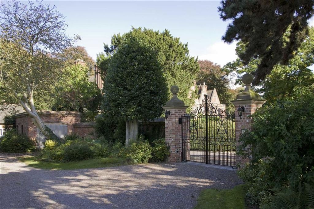 6 bedroom house for sale in Whittington Old Hall, Whittington