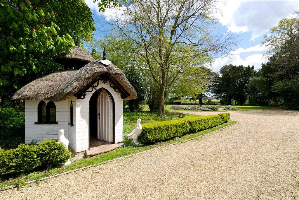 5 bedroom detached house for sale in Roxton Road, Great Barford