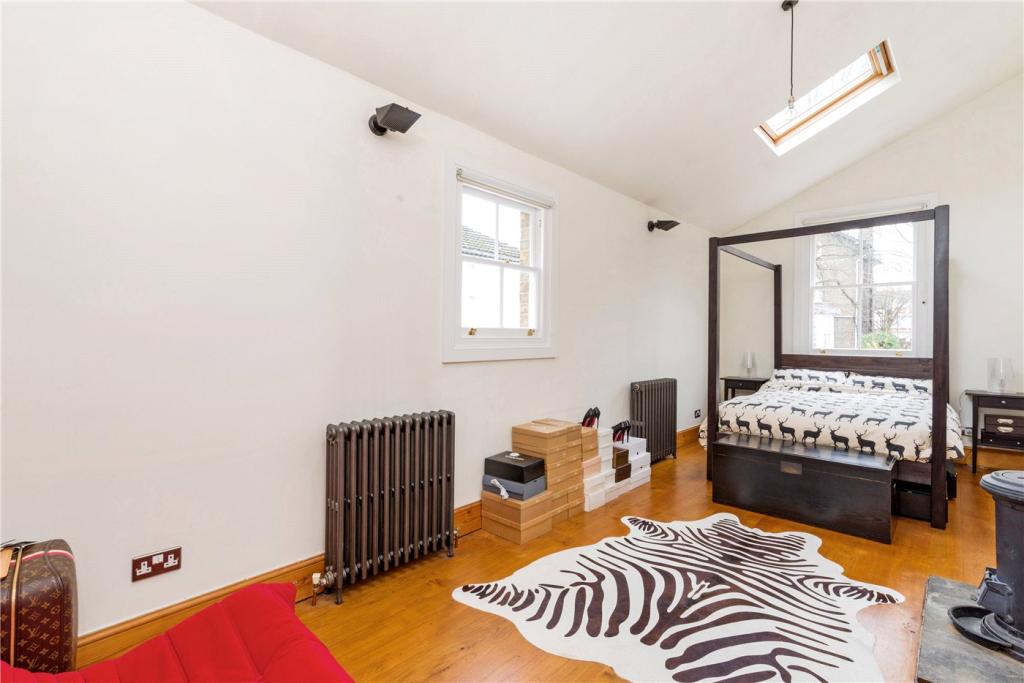 2 bedroom terraced house for sale in Bellenden Road, Peckham Rye
