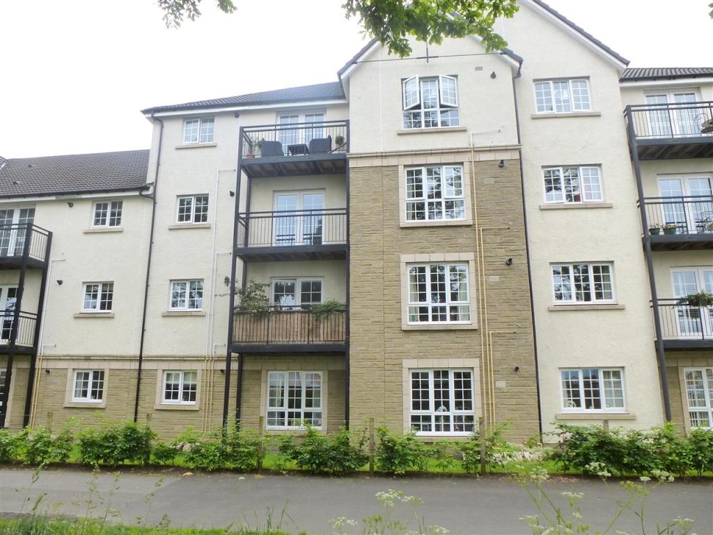 2 bedroom flat for sale in Crown Crescent, Kinnaird Village, Larbert, FK5
