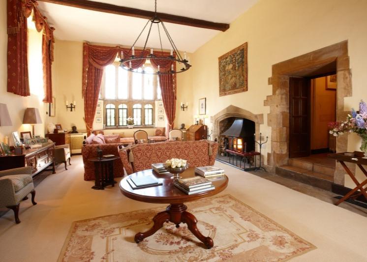 6 bedroom detached house for sale in Gayton Manor, Northamptonshire