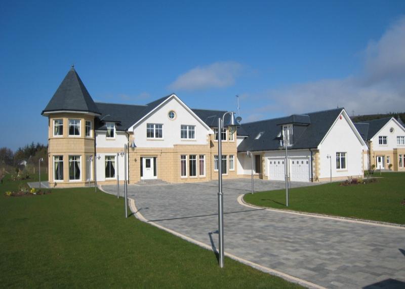 5 bedroom detached house for sale in 7 Braeside, Kirkton of