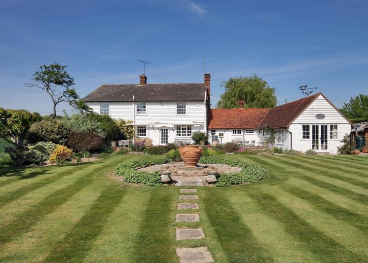 4 bedroom detached house for sale in Woodchurch, Kent, TN26 3SY, TN26