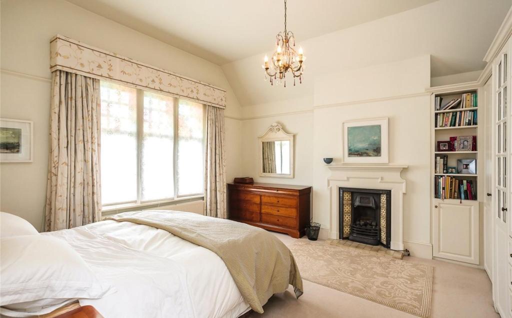 5 bedroom house for sale in Arnison Road, East Molesey, Surrey, KT8, KT8