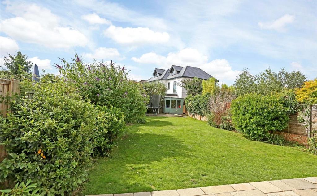 4 bedroom detached house for sale in Broadfields, East Molesey, Surrey