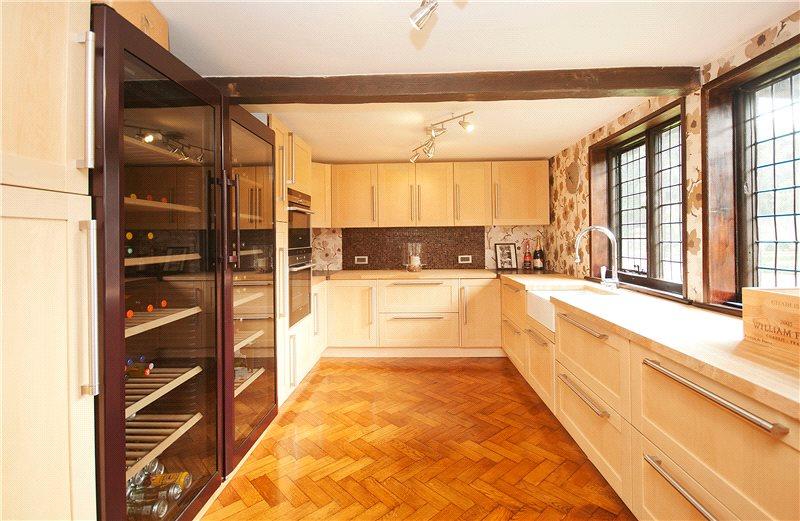 5 bedroom character property for sale in West Common, Harpenden