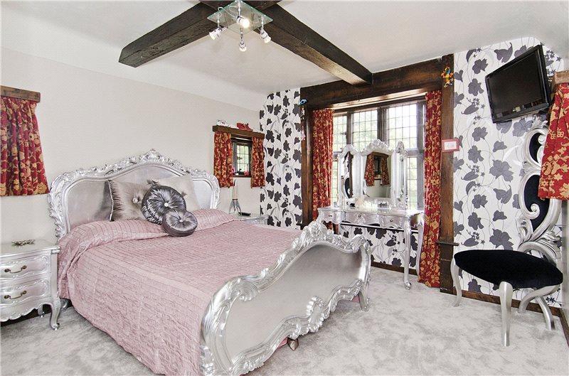 5 bedroom character property for sale in West Common, Harpenden