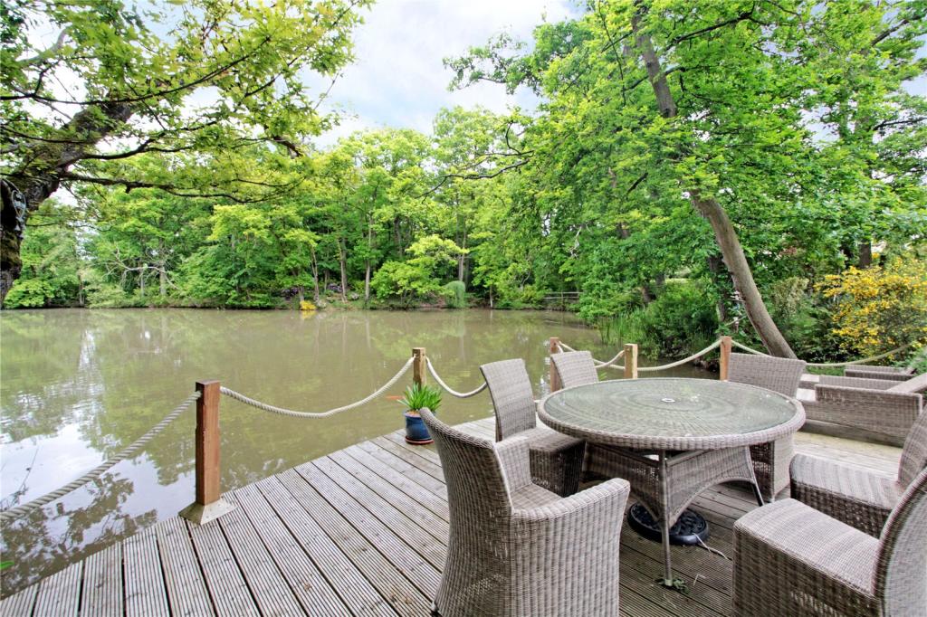 6 bedroom detached house for sale in Ewehurst Lane, Speldhurst