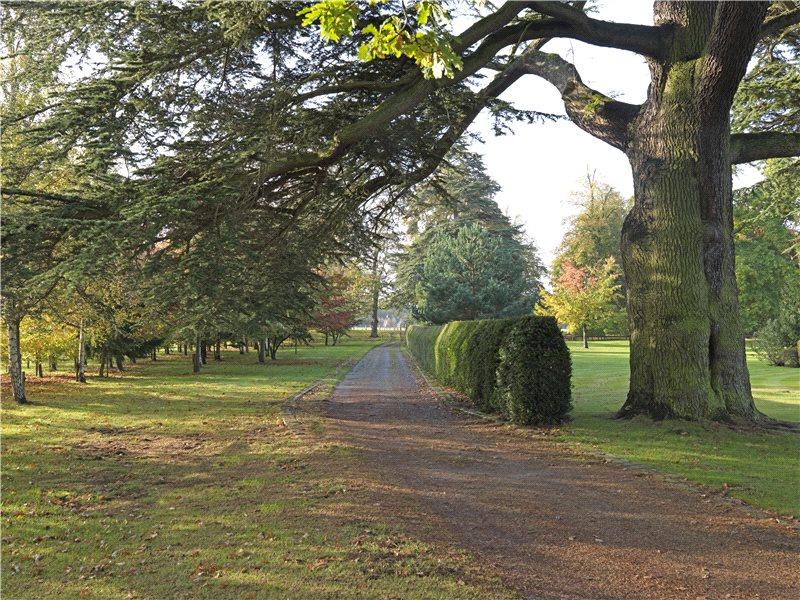 6 bedroom character property for sale in Holmes Chapel Road, Chelford