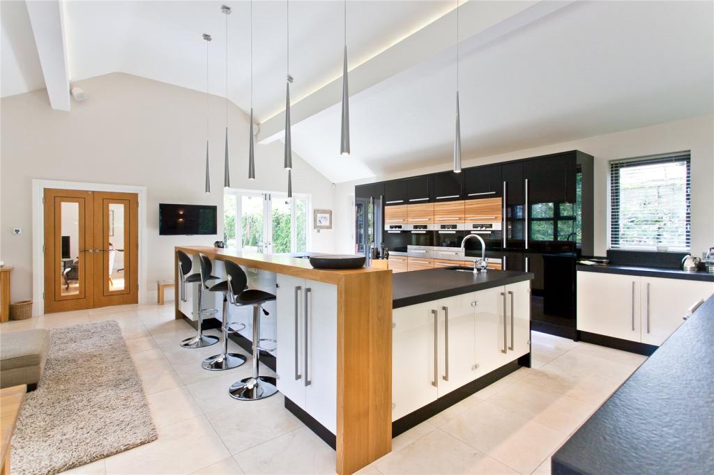 4 bedroom detached house for sale in Macclesfield Road, Alderley Edge