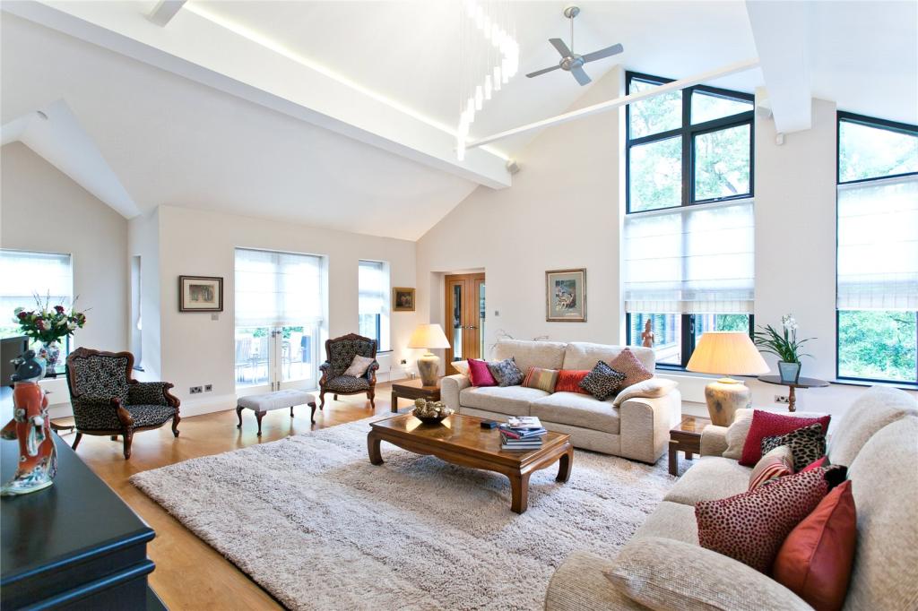 4 bedroom detached house for sale in Macclesfield Road, Alderley Edge