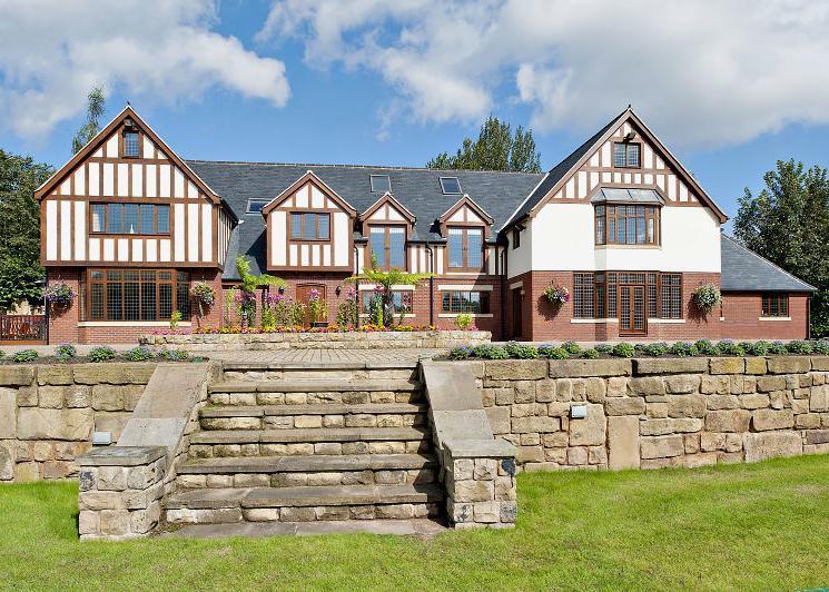 9 bedroom detached house for sale in Dam House, Woolley Mill Lane
