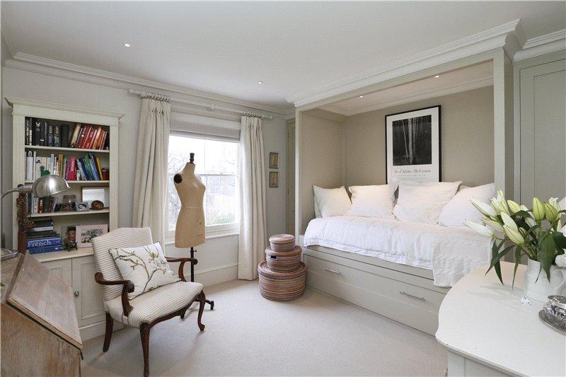 5 bedroom semidetached house for sale in The Chase, Clapham, London