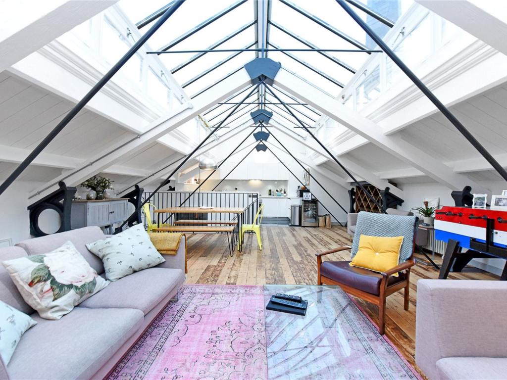 reclaimed,Lounge