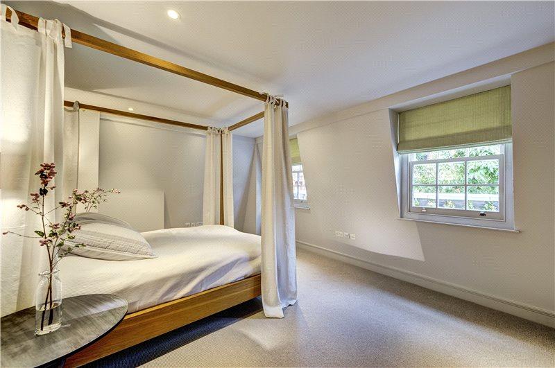 5 bedroom end of terrace house for sale in Roland Gardens, Chelsea, SW10, SW10