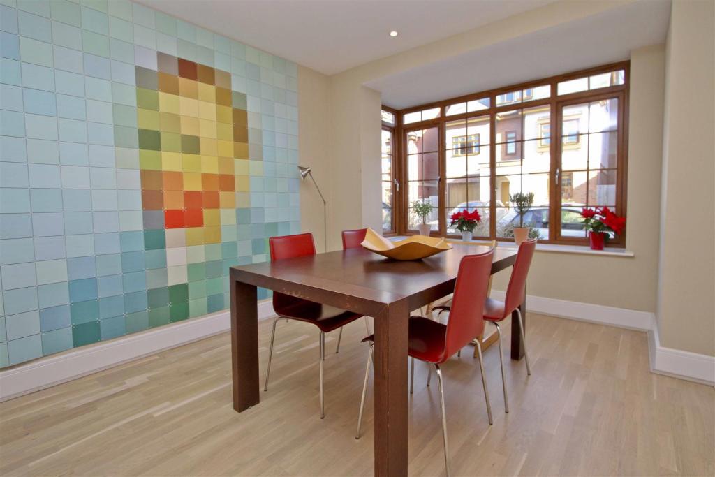 Taylor Wimpey,Dining room