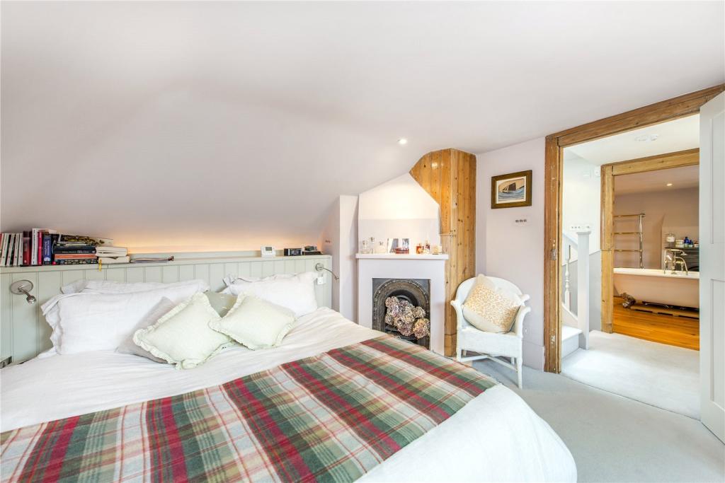 3 bedroom end of terrace house for sale in Ormond Road, Richmond, TW10