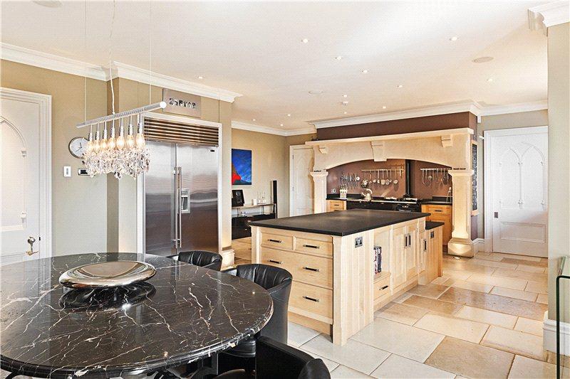 6 bedroom detached house for sale in Much Hadham, Hertfordshire, SG10, SG10