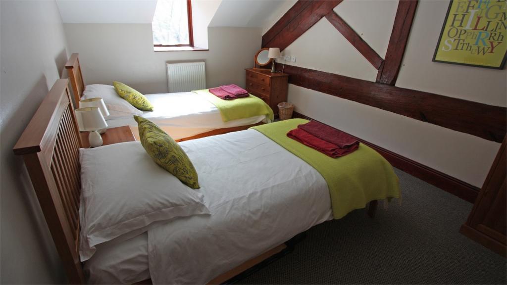 2 bedroom end of terrace house for sale in Ysgubor Fach/Small Barn