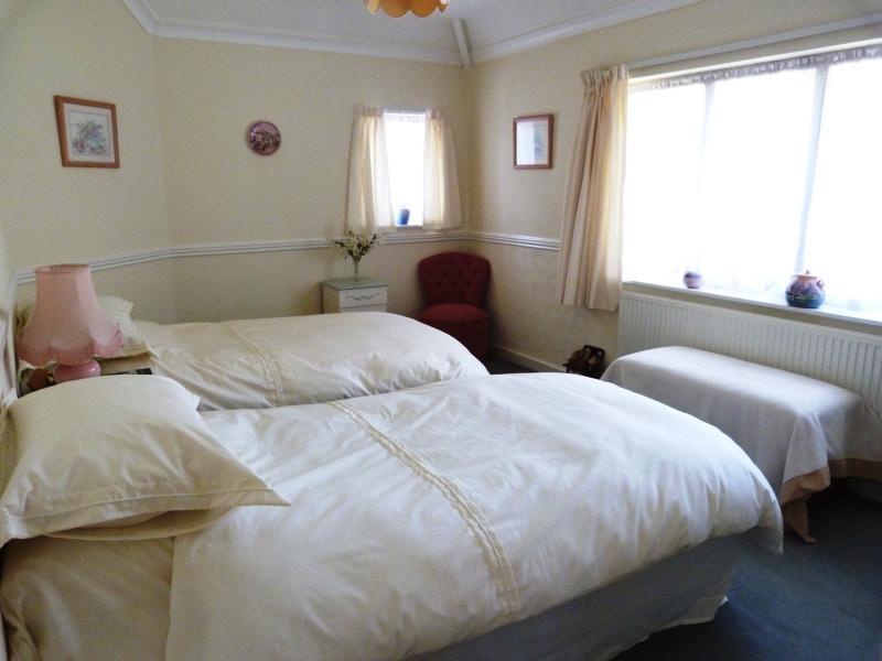 4 bedroom detached house for sale in CHASE COURT GARDENS, ENFIELD, EN2, EN2