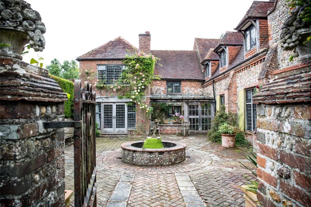 6 bedroom detached house for sale in Cutmill, Bosham, Chichester, West