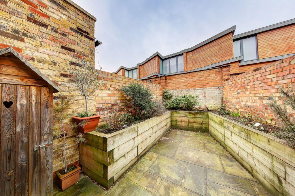 2 bedroom house for sale in Lydden Grove, Wandsworth, SW18, SW18