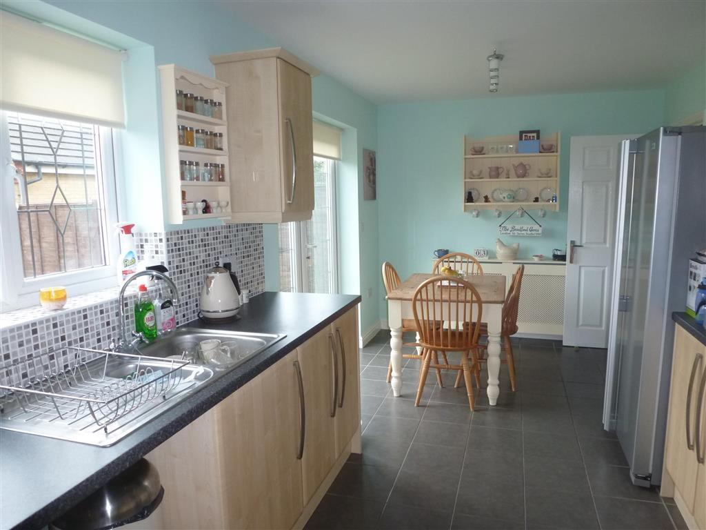 4 bedroom detached house to rent in Ibstock Close, Tydd St. Mary