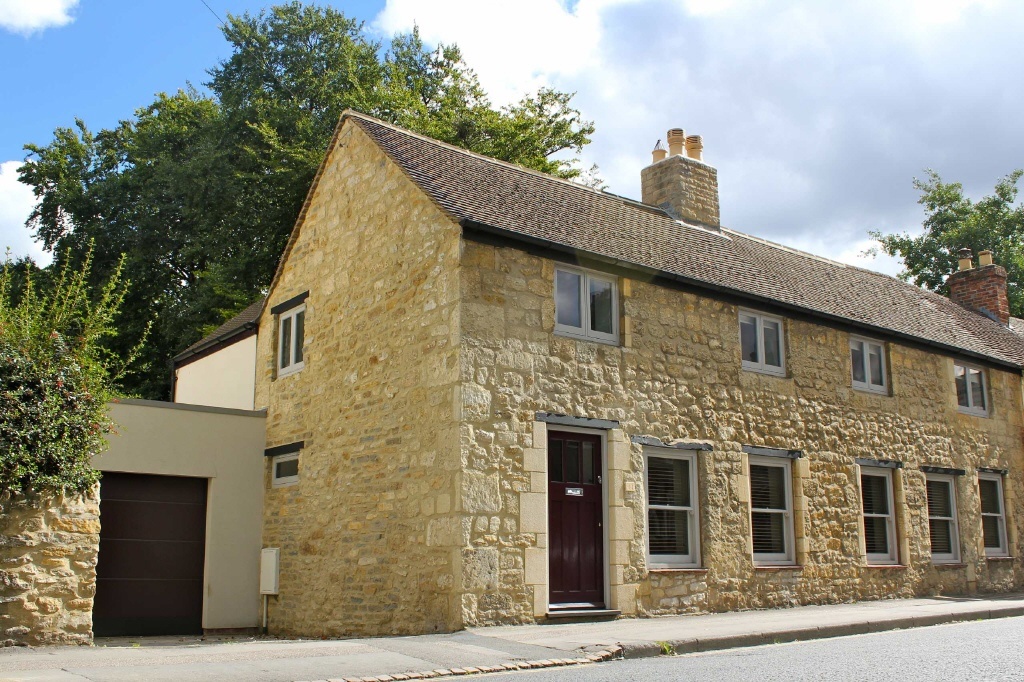 4 bedroom semidetached house for sale in Old High Street, Old